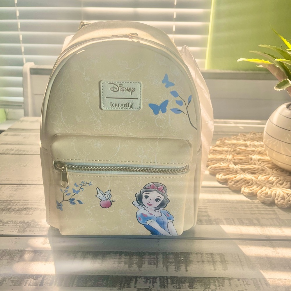 Loungefly Disney Snow white backpack. NWT